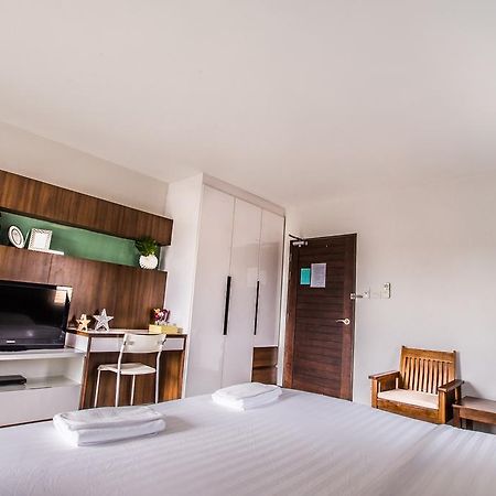 Central Place Serviced Apartment Чонбури Екстериор снимка