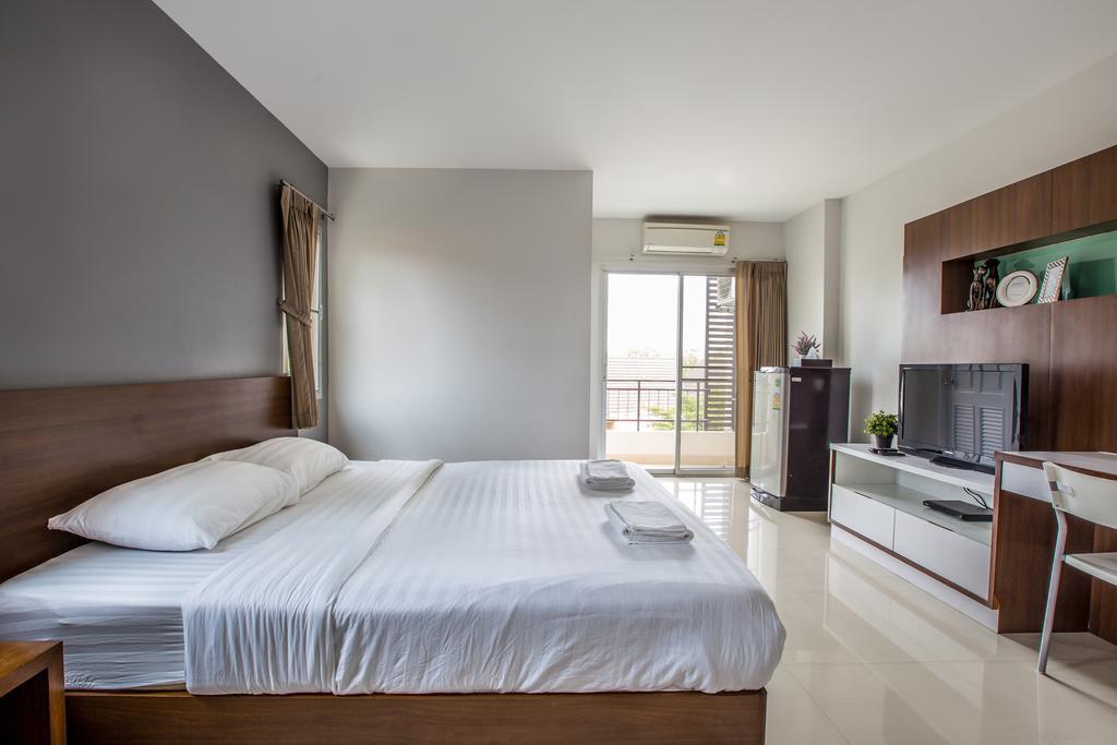 Central Place Serviced Apartment Чонбури Екстериор снимка