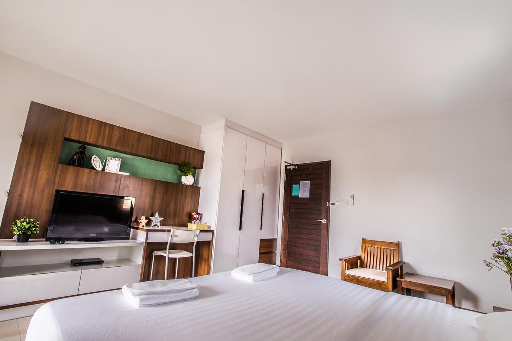 Central Place Serviced Apartment Чонбури Екстериор снимка