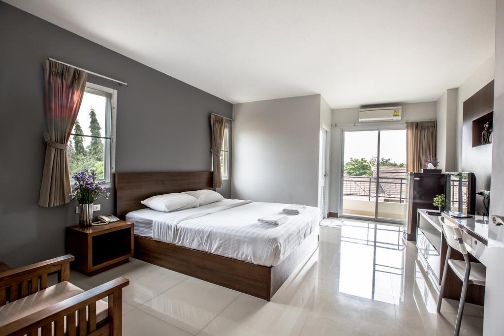 Central Place Serviced Apartment Чонбури Екстериор снимка