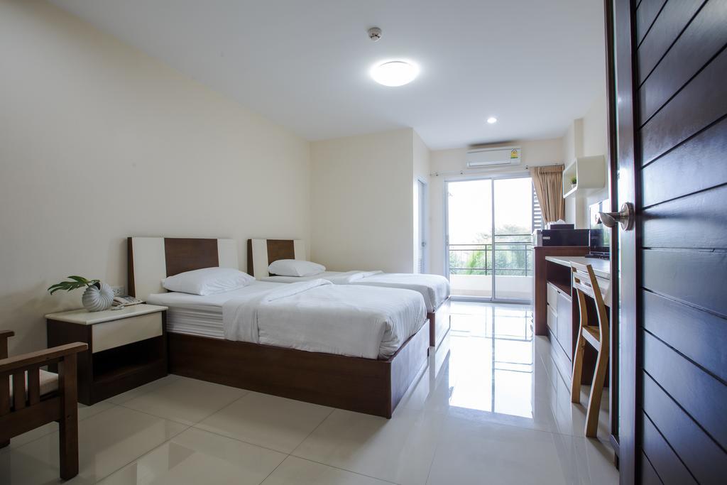 Central Place Serviced Apartment Чонбури Екстериор снимка