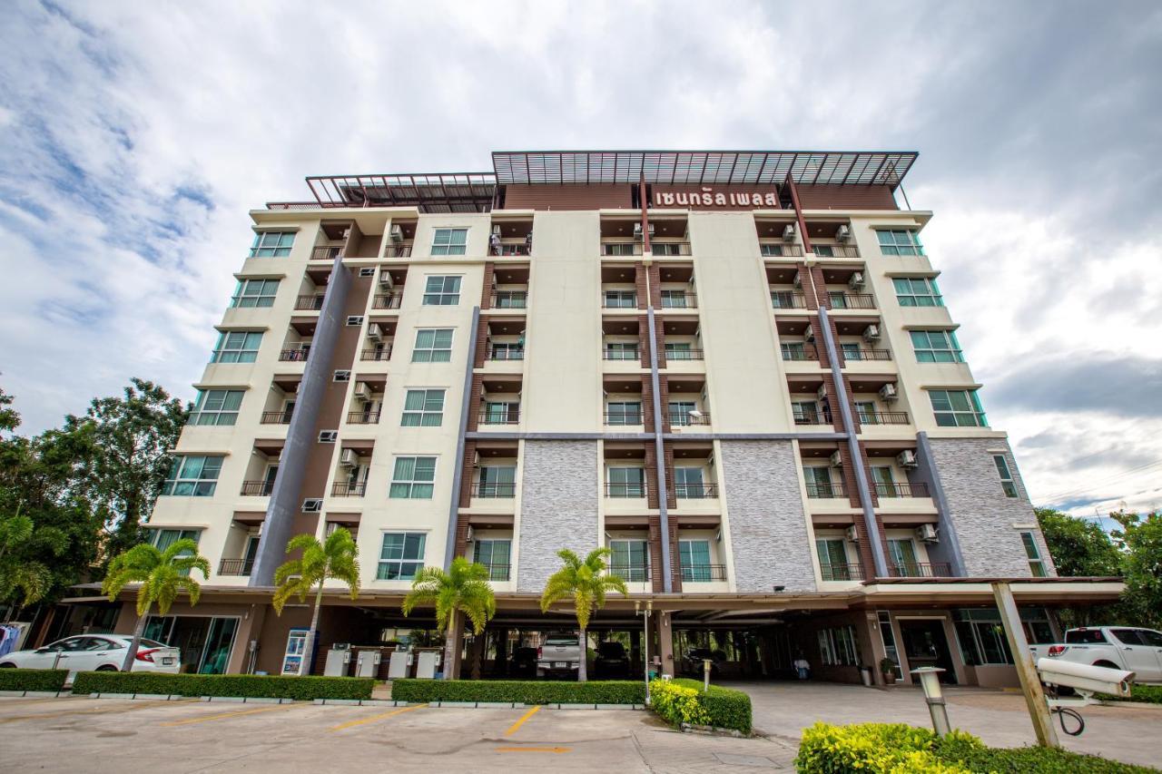 Central Place Serviced Apartment Чонбури Екстериор снимка